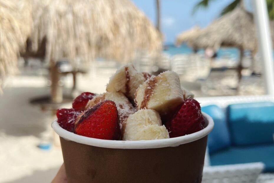 making friends travel solo